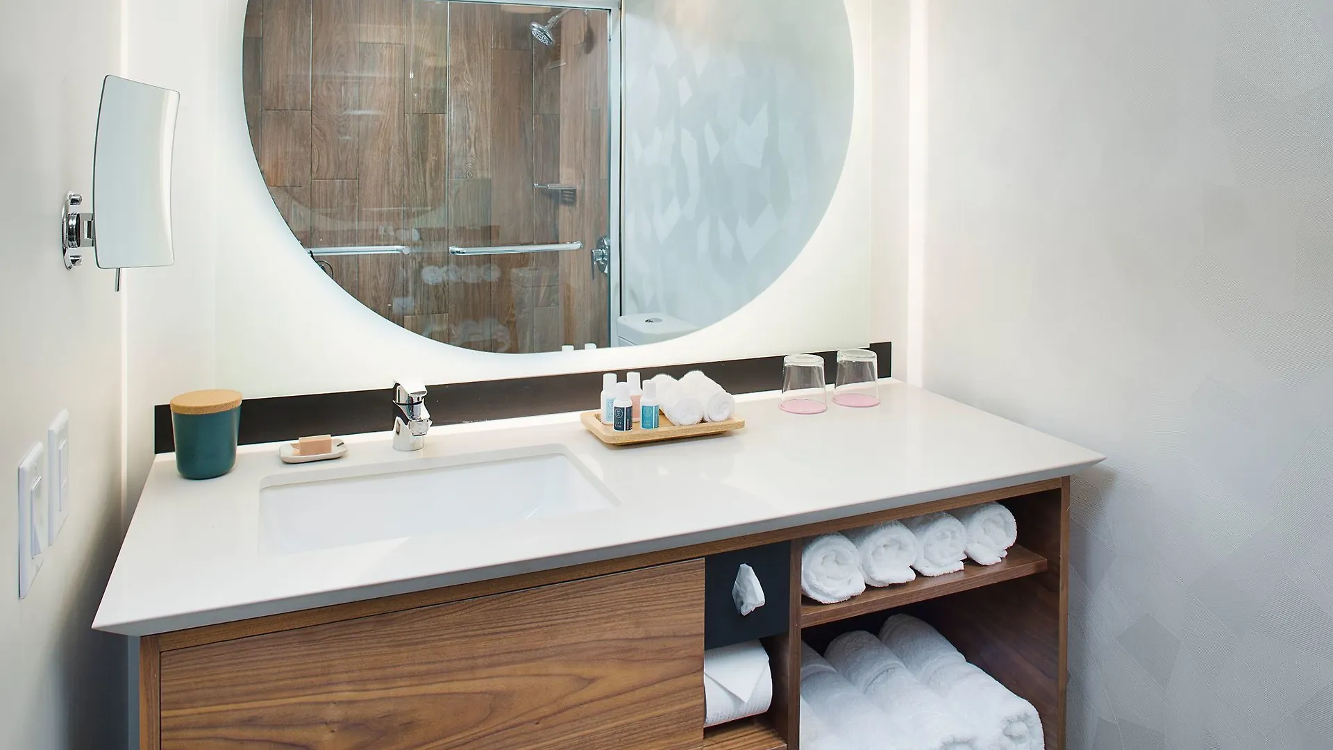 The Laylow Waikiki, Autograph Collection Honolulu Hotel